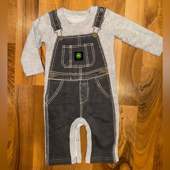 John Deere Other - John Deere baby outfit overall style size 3-6 months boy‎